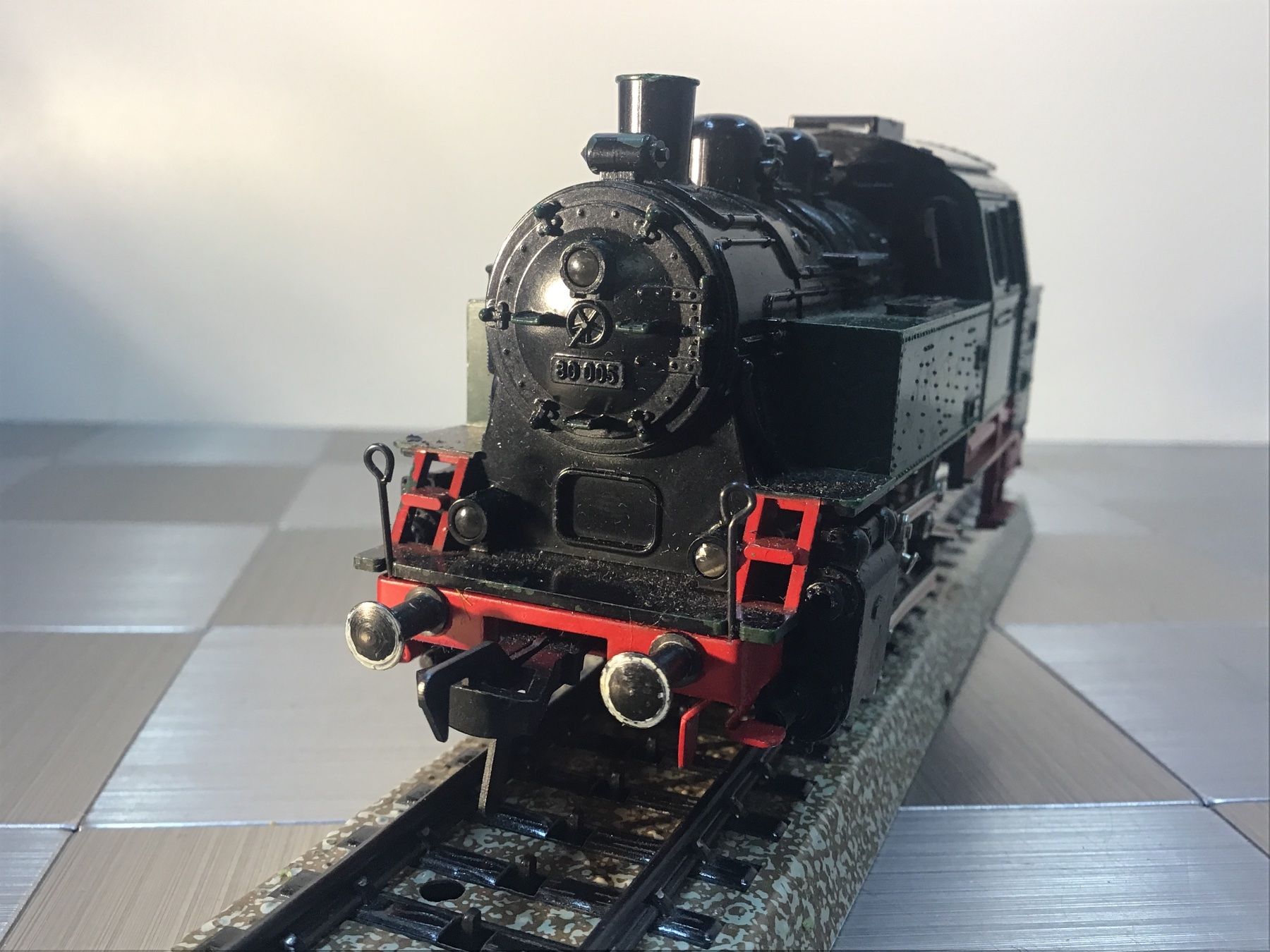 Fleischmann Modelleisenbahnen: FLEISCHMANN LOKOMOTIVE SPUR H0 – Gebraucht aus Männedorf von Spezial-Modelle 2