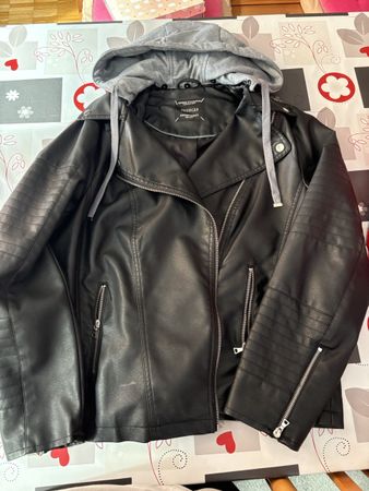 Giacca ecopelle nera con cappuccio, taglia 44
