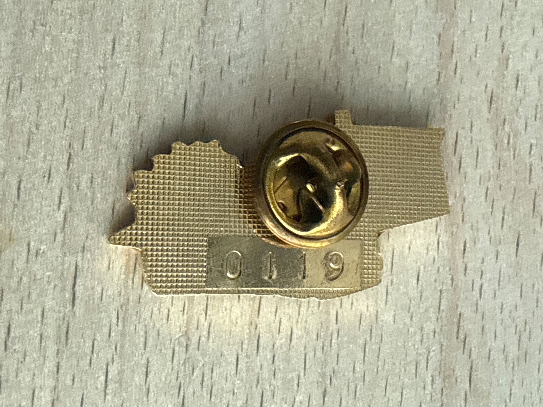 Placchette & Badge: Pin  TroisVierges Luxembourg – Usato da Glattbrugg venduto da Schweigmatt 1