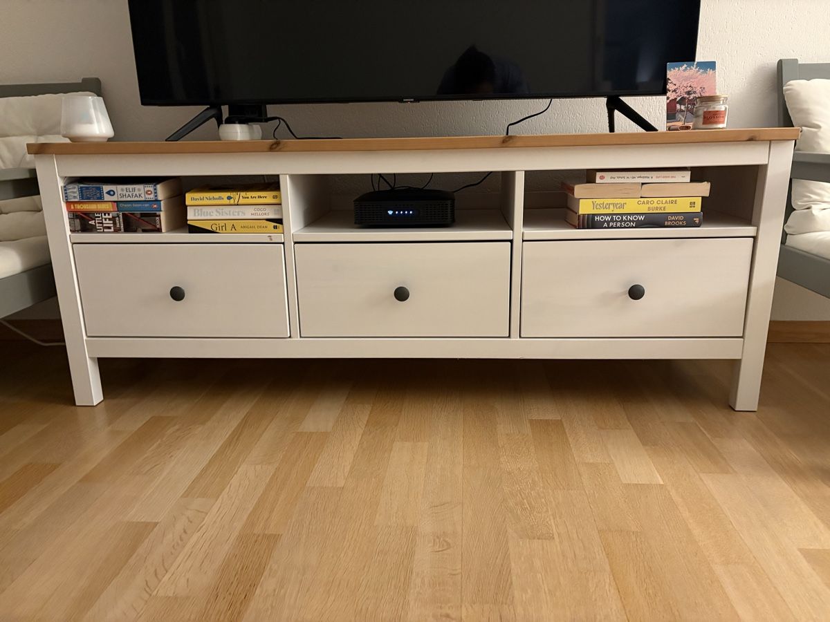 Ikea Meubles TV: IKEA Hemnes TV bench  – D'occasion à Adliswil par han_2zjd
