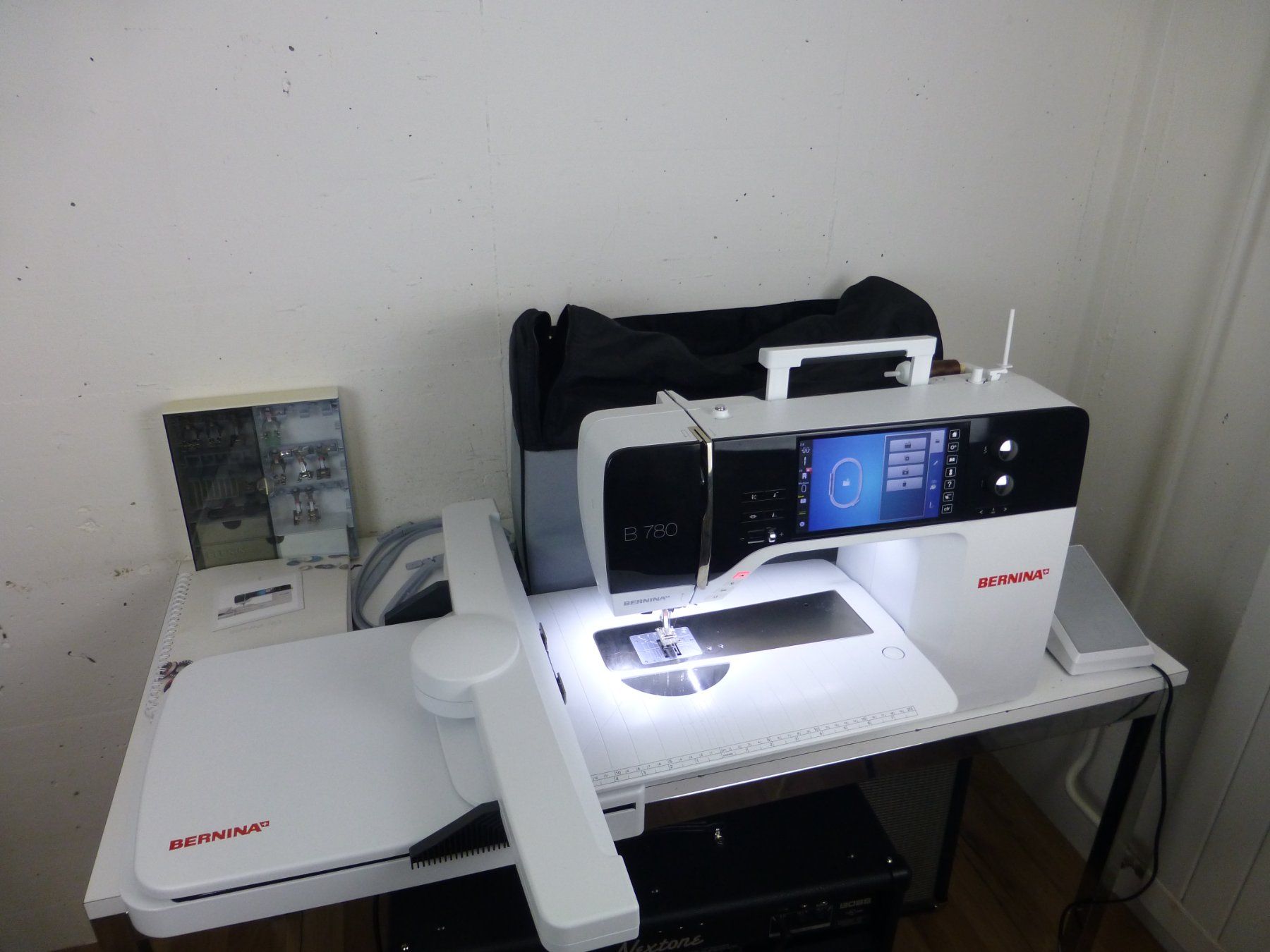 Bernina Macchine da cucire: BERNINA B 780- mit Stickmodul für – Usato da Fahrweid venduto da ekv 2
