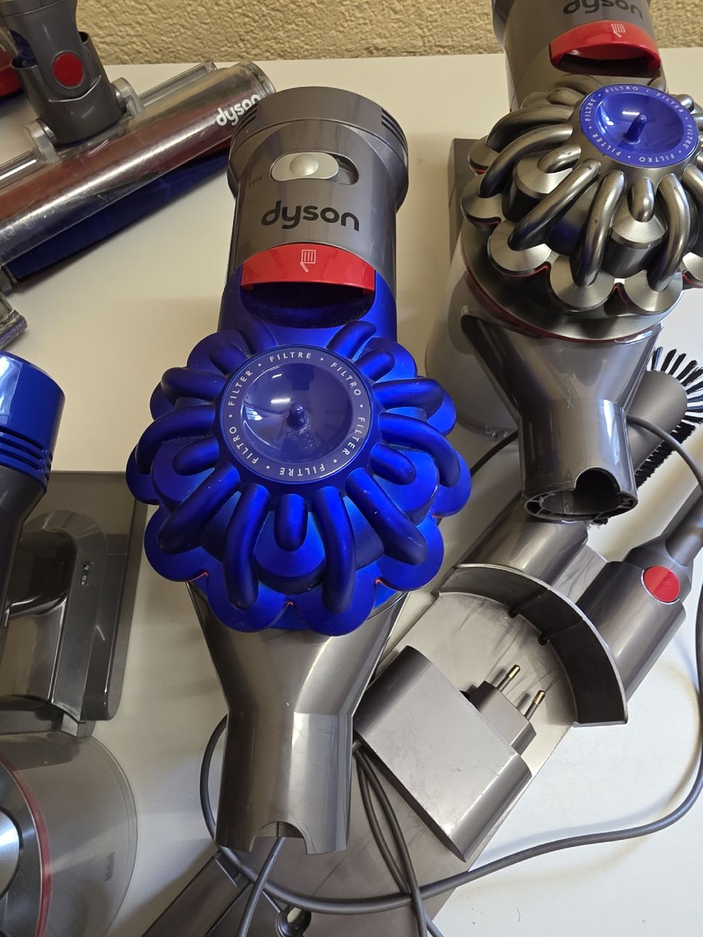Dyson Aspirapolveri & Accessori: Dyson V10 Ersatzteile Konvolut – Usato da Alberswil venduto da mario889 2