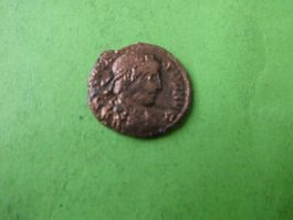 uralte Bronzemünze 18 mm   2.07 g