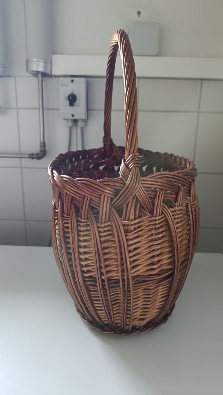 Autres articles pour la maison: Schöner Weide Korb gross vintage – D'occasion à Zürich par Jul69 2