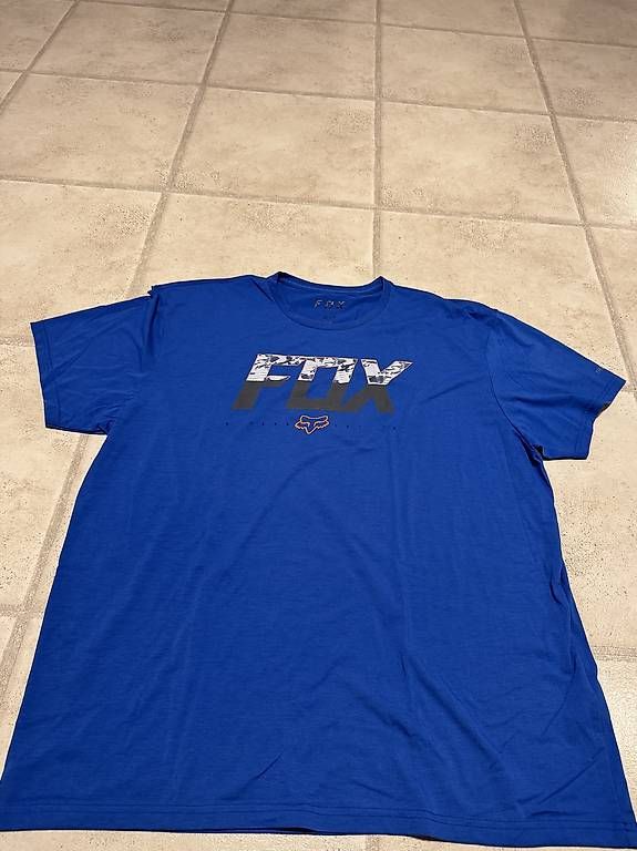 Fox T-shirt: Fox T-Shirt blau – Nuovo (secondo la descrizione) da Thierachern venduto da pelati86