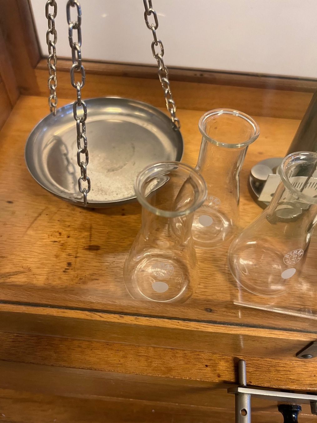 Bilance e pesi: Apothekerwaage ASE Alfred Sauter Ebingen – Usato da Laufen venduto da Nuria44 7