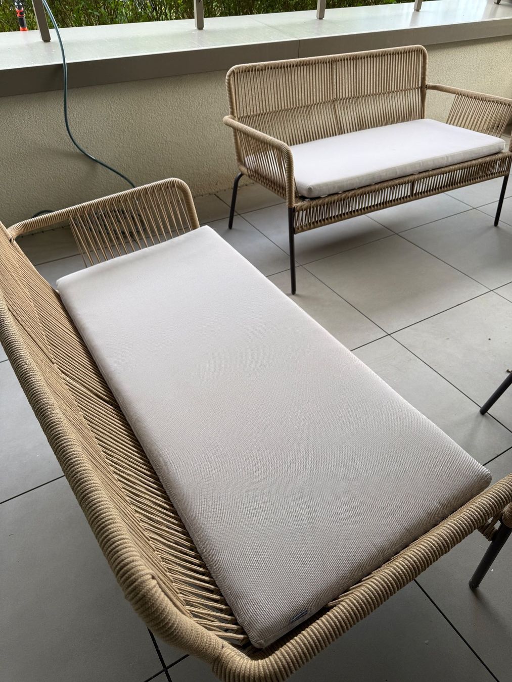 Divani: Zwei Kave Samantha Garten-/Terrassensofas – Usato da Richterswil venduto da JApple
