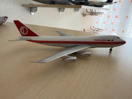 Boeing B 747- 200 Malaysian 1:400