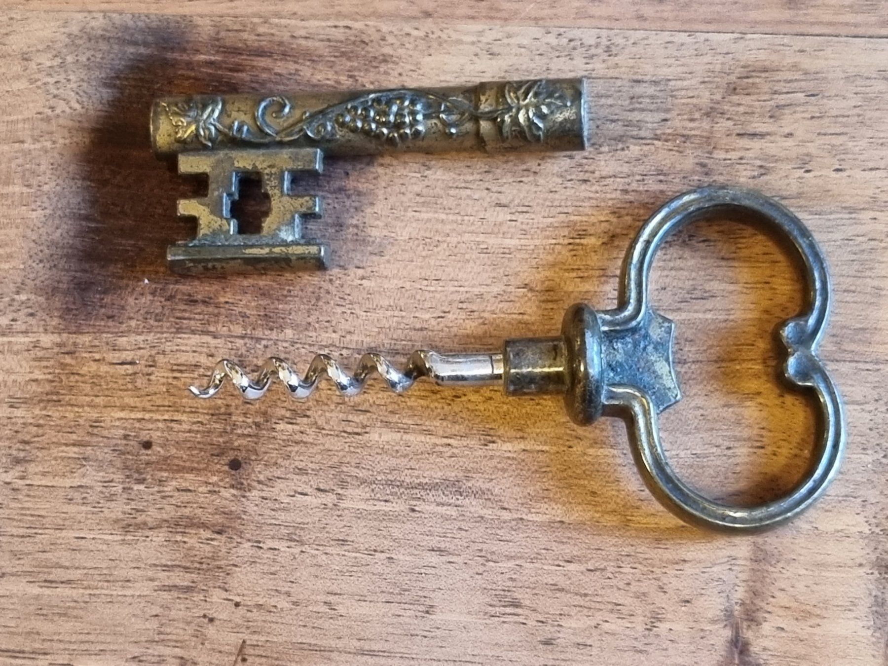 Apribottiglie & Tappi per chiusura: Vintage Korkenzieher Schlüssel Messing Deko – Usato da Scharnachtal venduto da devin03 4