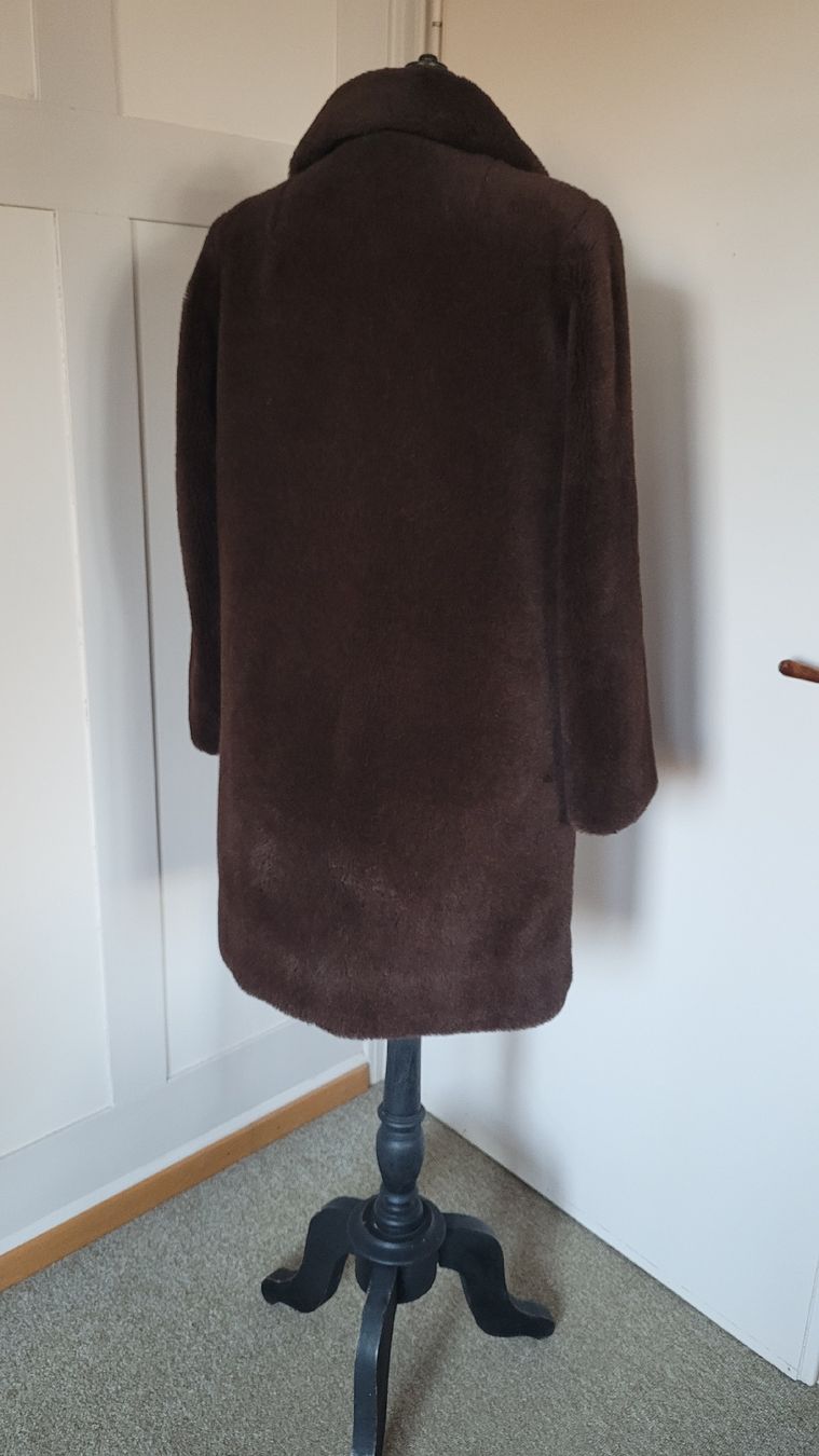 Peter Hahn Cappotti: Lamahaar Mantel Gr.36 Braun – Usato da Winterthur venduto da Wohnhaus 1