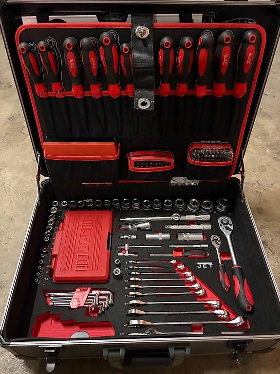 Tous les outils: Werkzeugkiste Professionell  – D'occasion à Pratteln par Caterinaandreano03