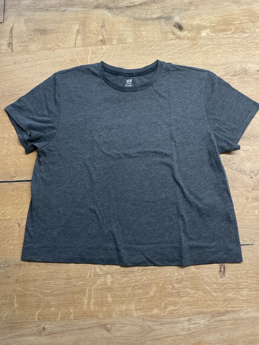 H&M T-shirt: H&M Sportshirt Grösse M – Usato da Thun venduto da nie_8v9b