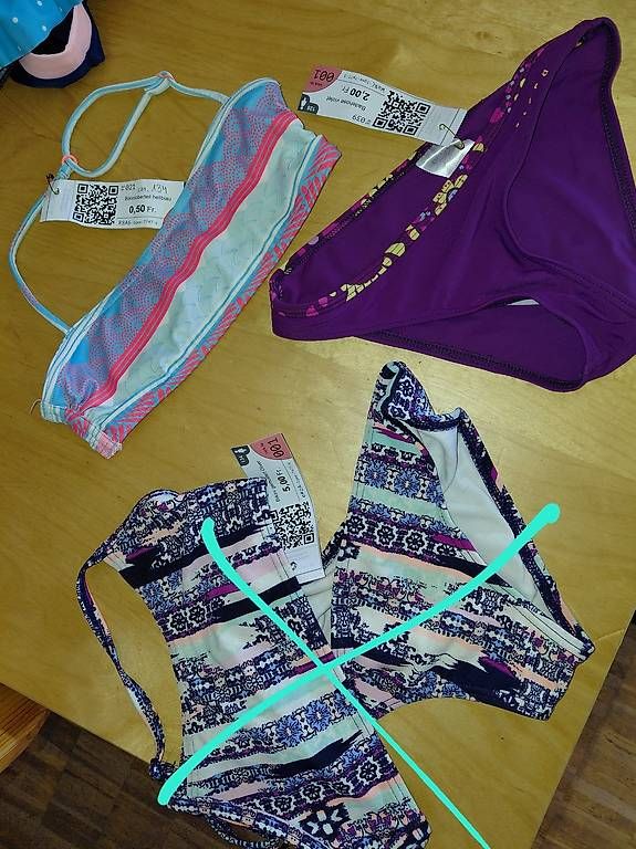 Costumi da bagno & Bikini: 2 Bikini Oberteil ca gr. 134 und 128 – Usato da Ostermundigen venduto da deb1deb1