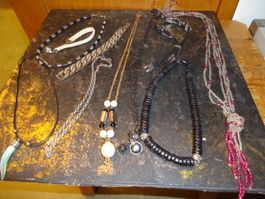Verschiedene Schmuck aus Hausrämung