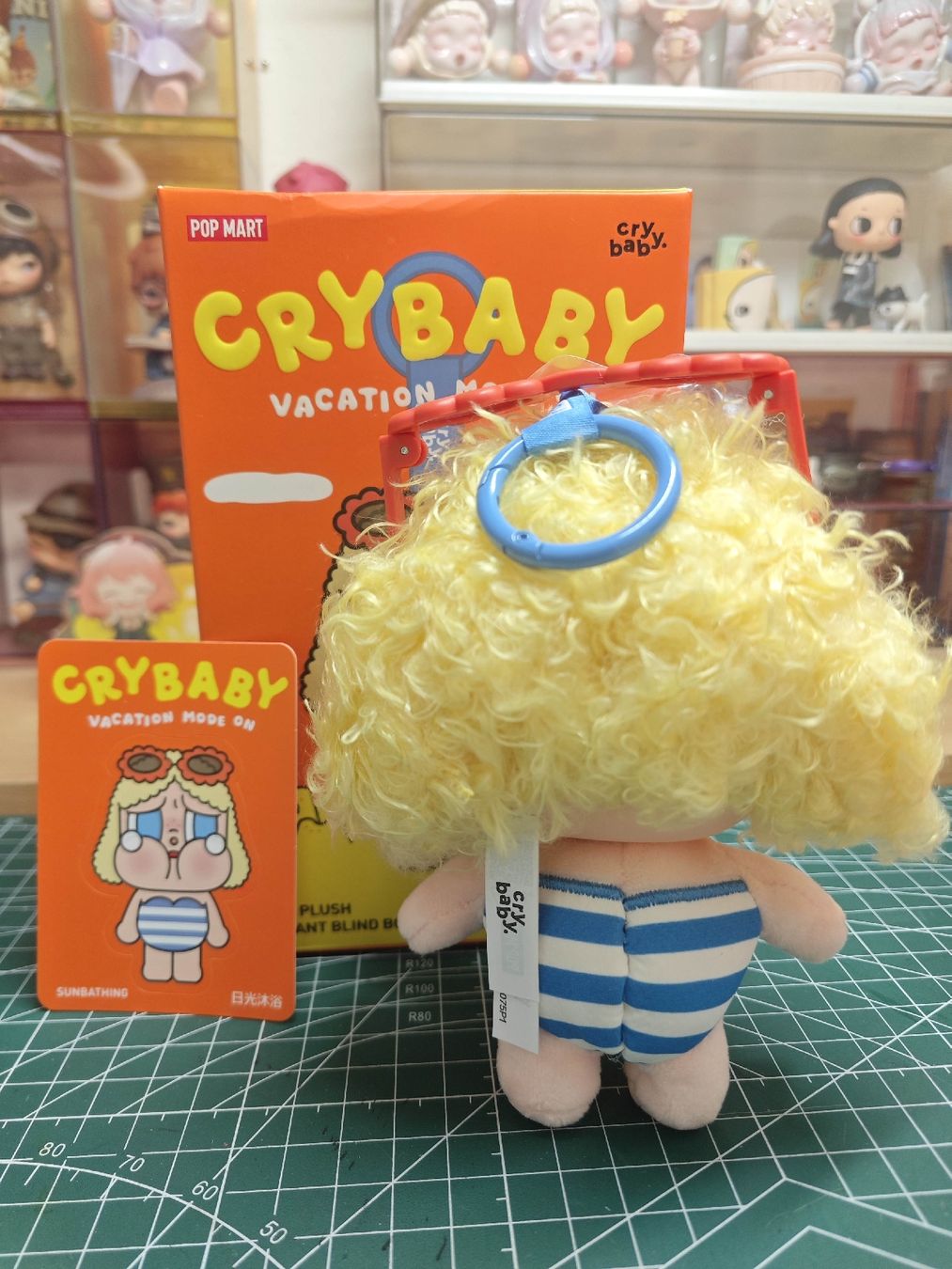 Pop Mart Statuette: Pop Mart Crybaby Vacation Mode On- Sunbathing – Nuovo (secondo la descrizione) da Horw venduto da aquarellmmm2024 1