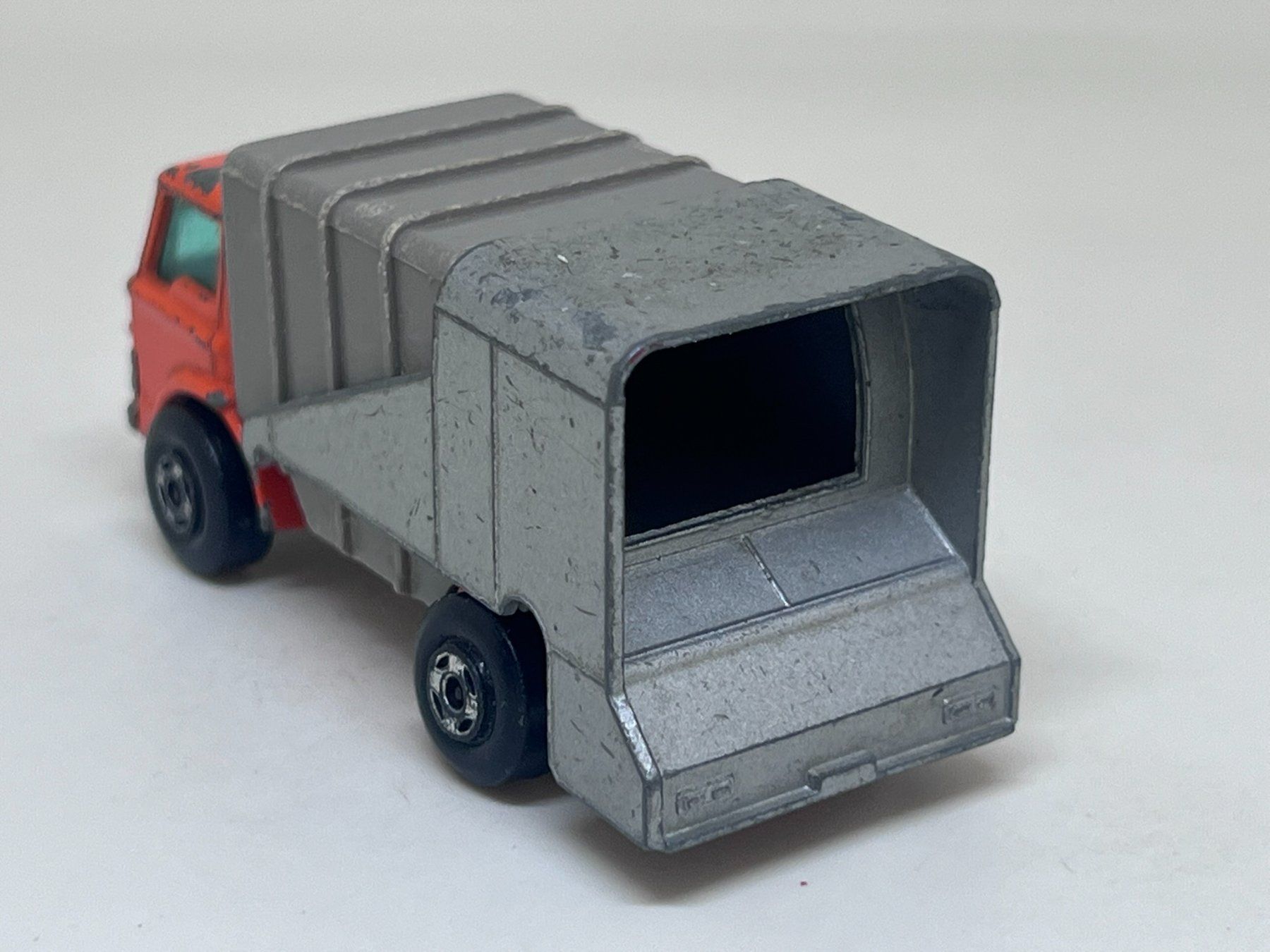 Matchbox Modellini d'auto: Matchbox Refuse Truck #502 – Usato da Wildegg venduto da LaaBoutique 2