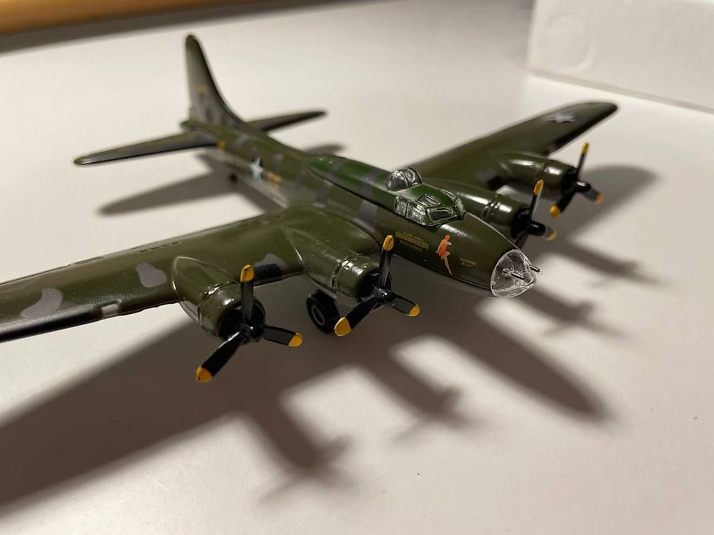 Kit di modellismo & Modellini statici: Modellflugzeug Memphis Belle B-17F – Usato da Winterthur venduto da Membran95 2