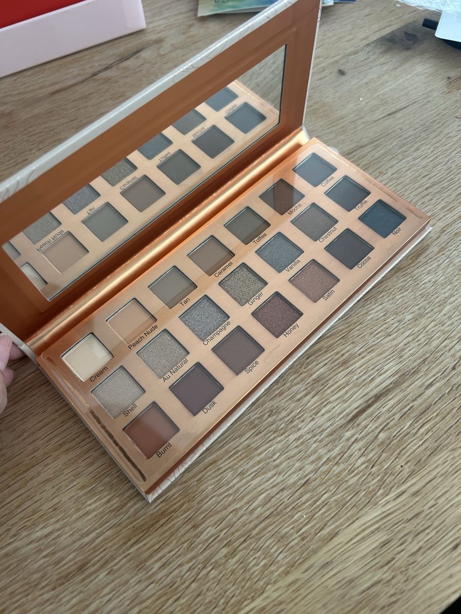 Make-up: Lidschattenpalette Bare Essentials – Neu und originalverpackt aus Kloten von raf_6nbr