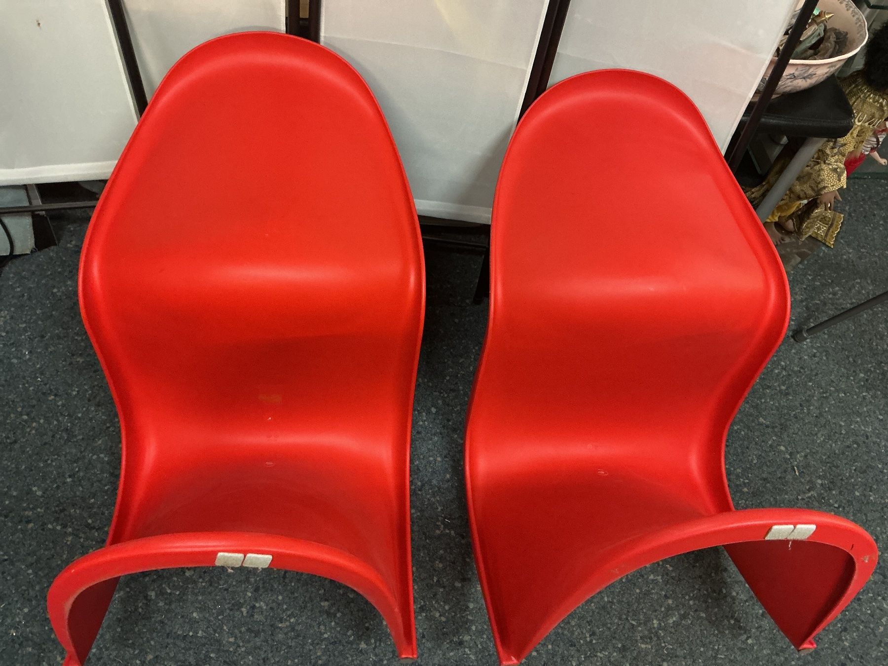 Sedie: 2 rote Schalenstühle von vitra – Usato da Bern venduto da vielerart 2