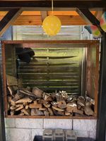 Holzregal aus Metall