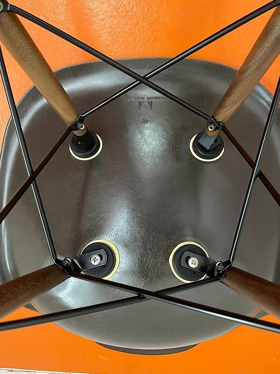 Sedie: Eame side chair - dark brown – Usato da hermrigen venduto da Hasihasi2 2