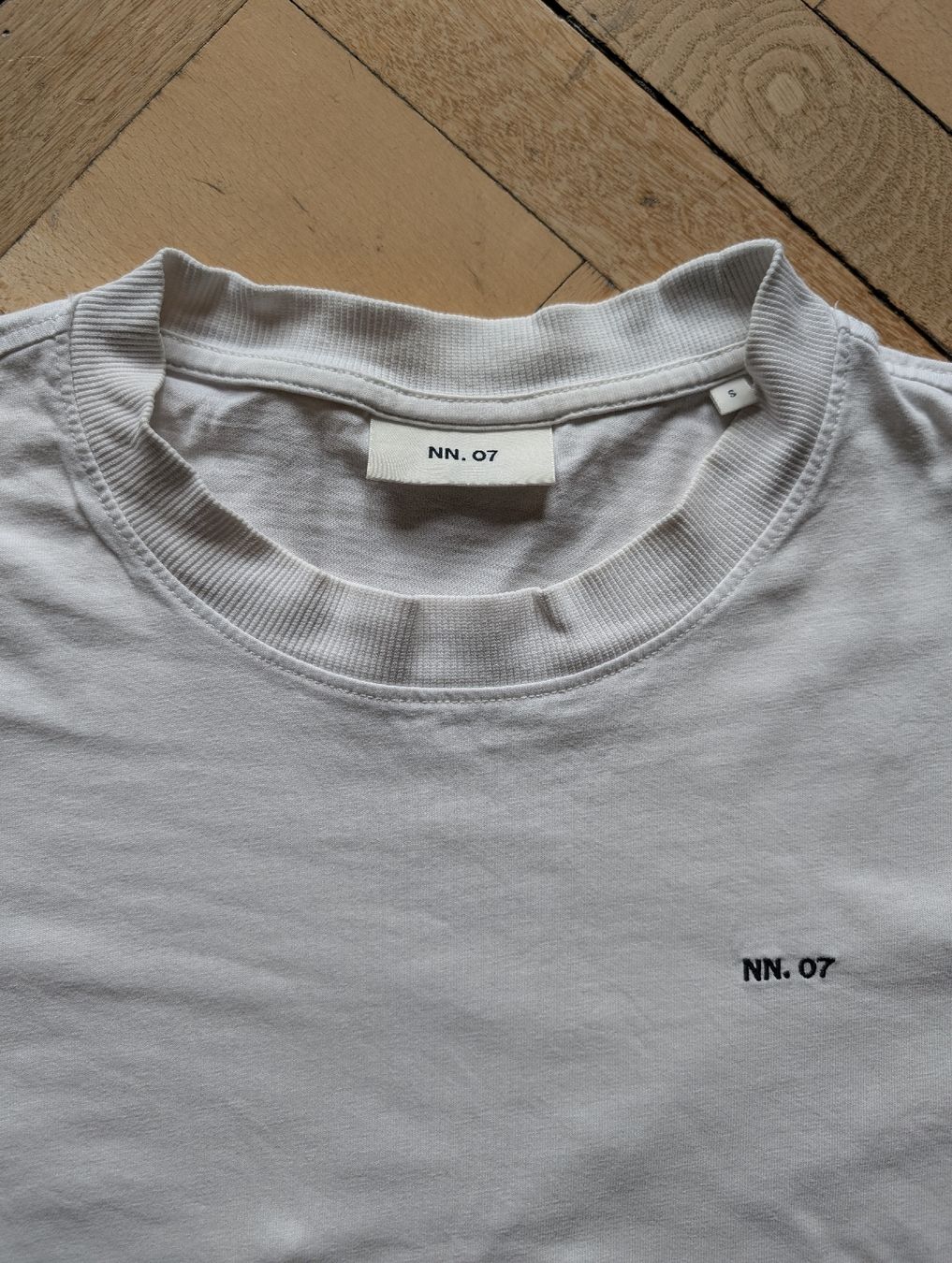 T-shirt: NN.07 Tshirt Adam Weiss Grösse S – Usato da Zürich venduto da Hedkandi 2