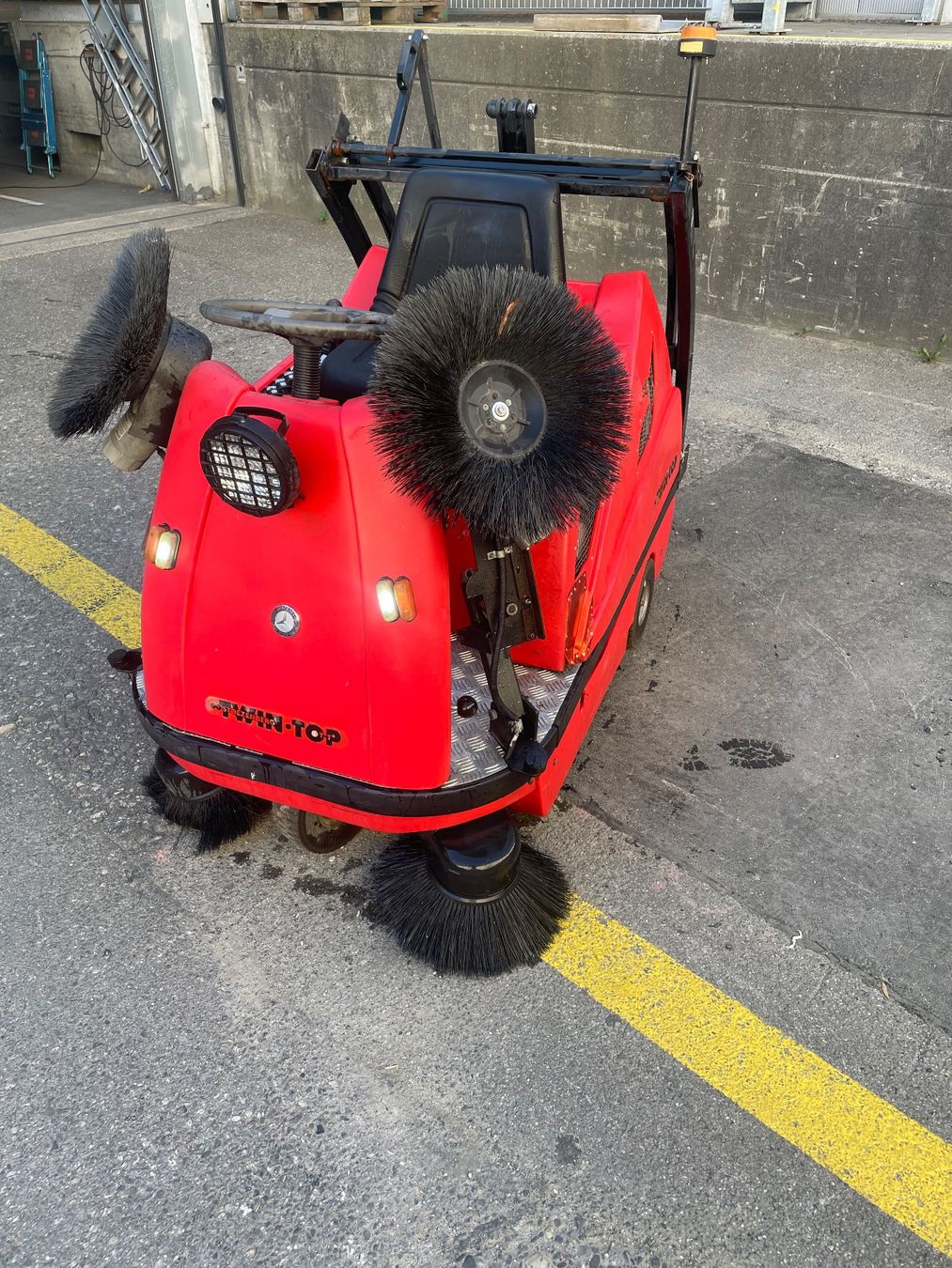 Tutte le macchine: Wischmaschine TWIN-TOP Stolzenberg – Usato da Biel/Bienne venduto da Michtelsen 2