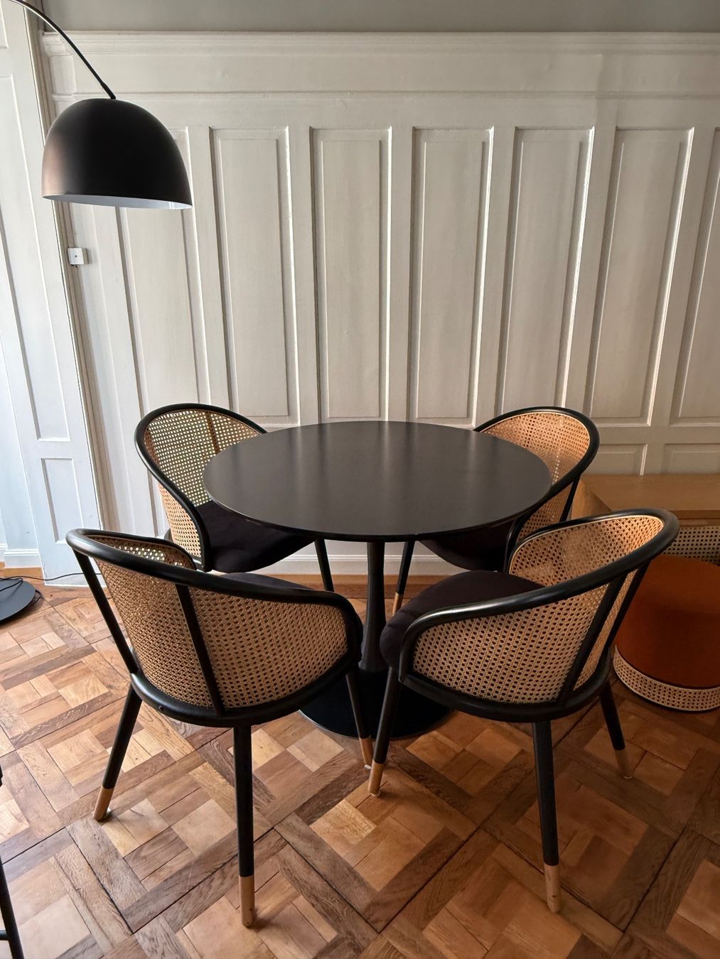 Set di tavolo e panche: Gesamtes Wohnzimmer – Usato da ZÜRICH venduto da Soraone1 3