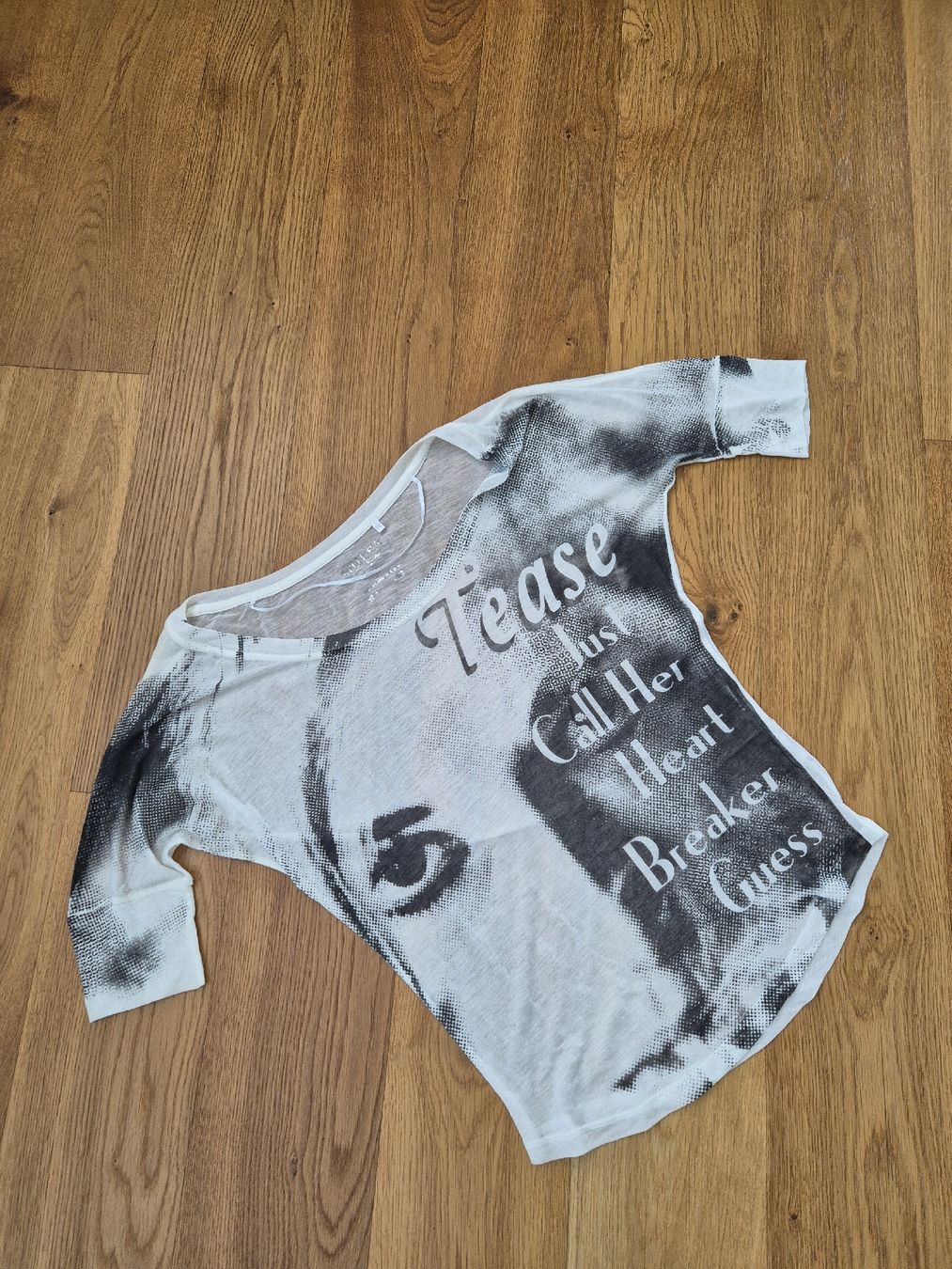 Guess T-shirt: Guess Shirt – Usato da Feusisberg venduto da cts_55rn