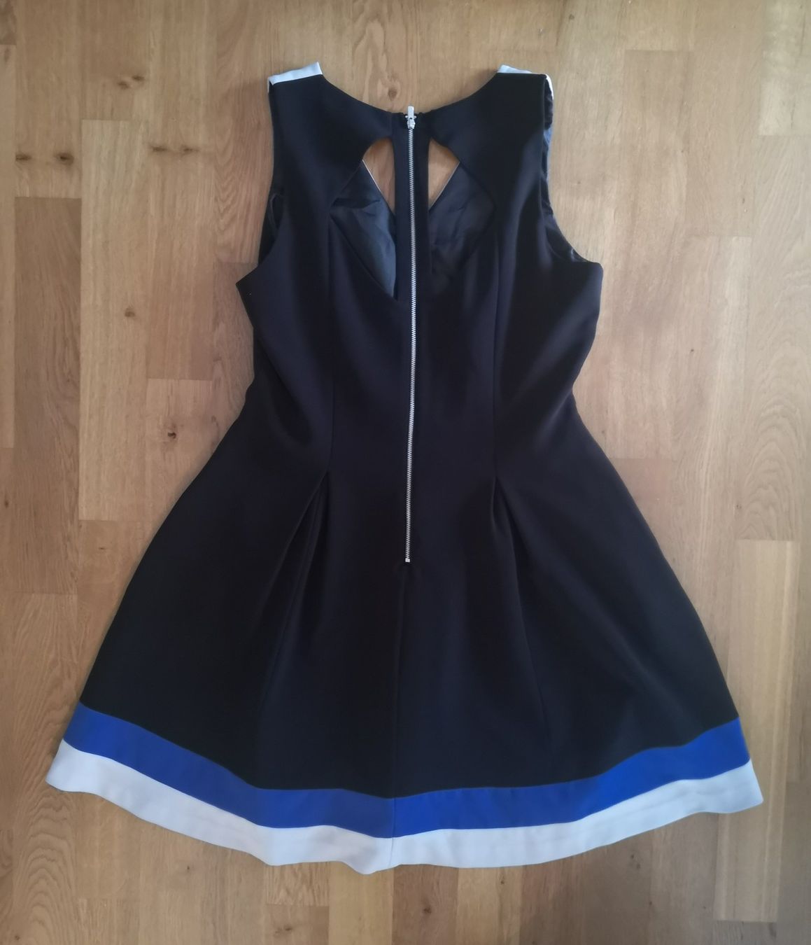 H&M Vestiti: Schönes Kleid Gr. 44 neuwertig – Usato da Niederbipp venduto da kevintifu20 1