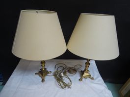 2 LAMPEN MIT MESSINGFUSS