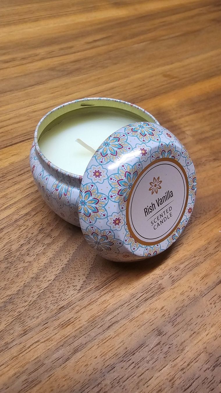 Candele: Duftkerze Vanille in Blechdose NEU – Nuovo e nell'imballaggio originale da Zürich venduto da ZH-Vintage