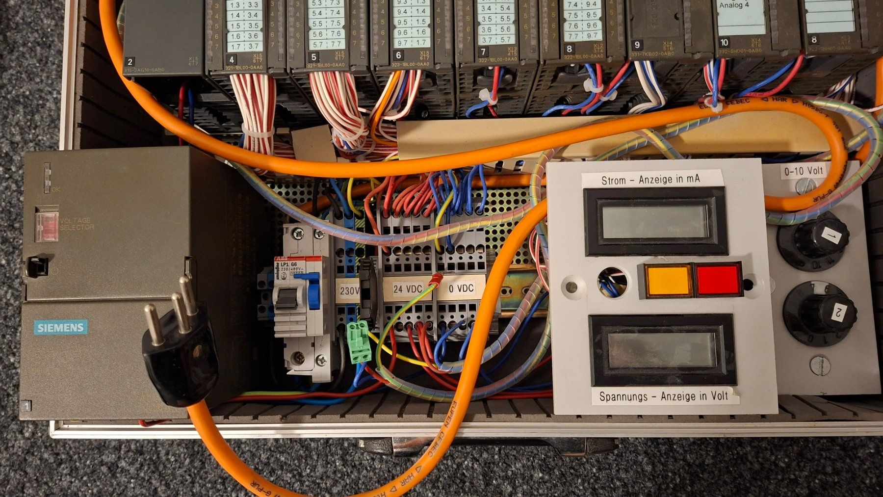 Siemens Componenti elettronici: Siemens SPS Steuerung Simatic Koffer mit Software + 2 Panel – Usato da Münsingen venduto da Seedy 5