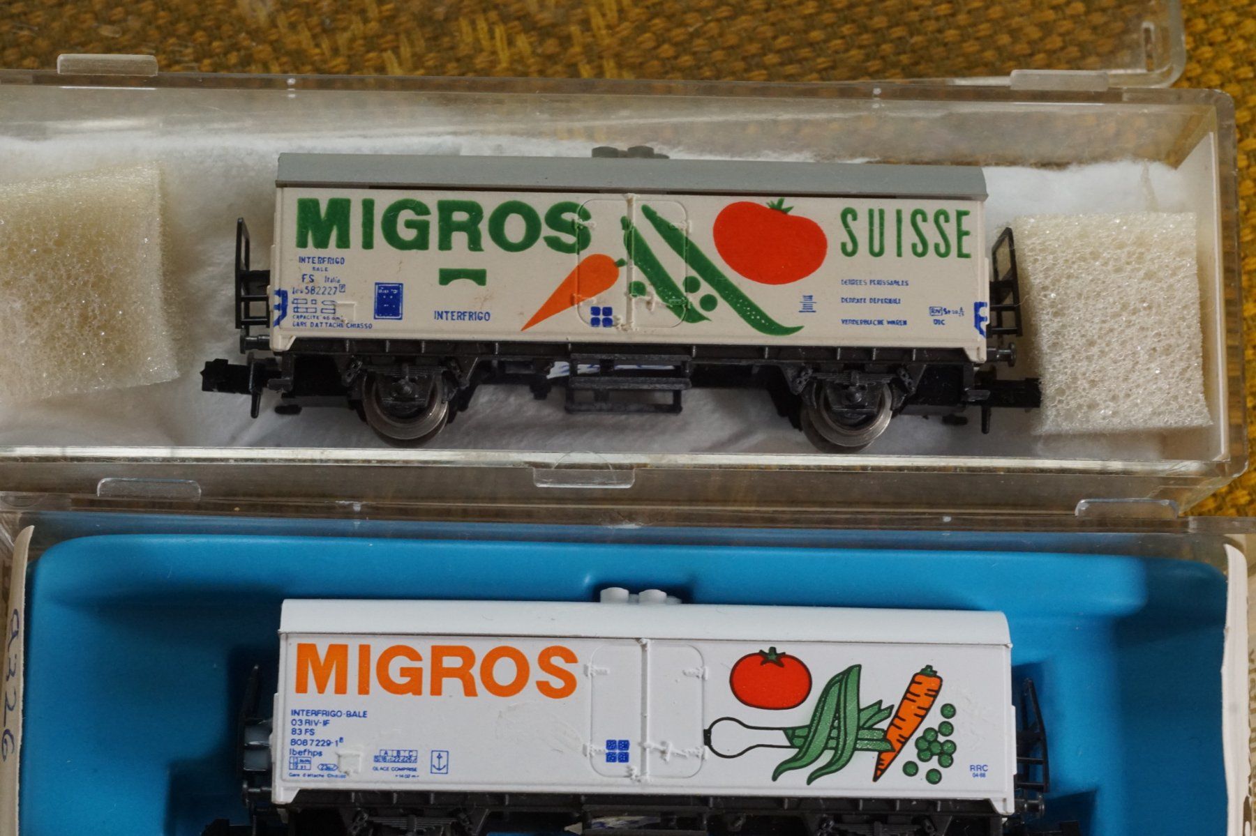 Modellini di ferrovie: 2 Stk. Güterwagen Migros Spur N – Usato da Gränichen venduto da iknow 1