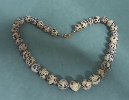 Hals Kette mit echtem Dalmatiner Quarz