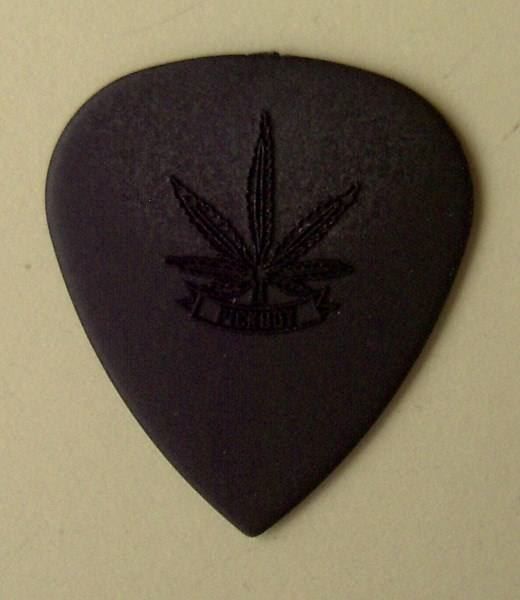 Musikinstrumente: Picks, Plektrum Carbon mit Hanfblatt – Neu (gemäss Beschreibung) aus Basel von Pickman 1