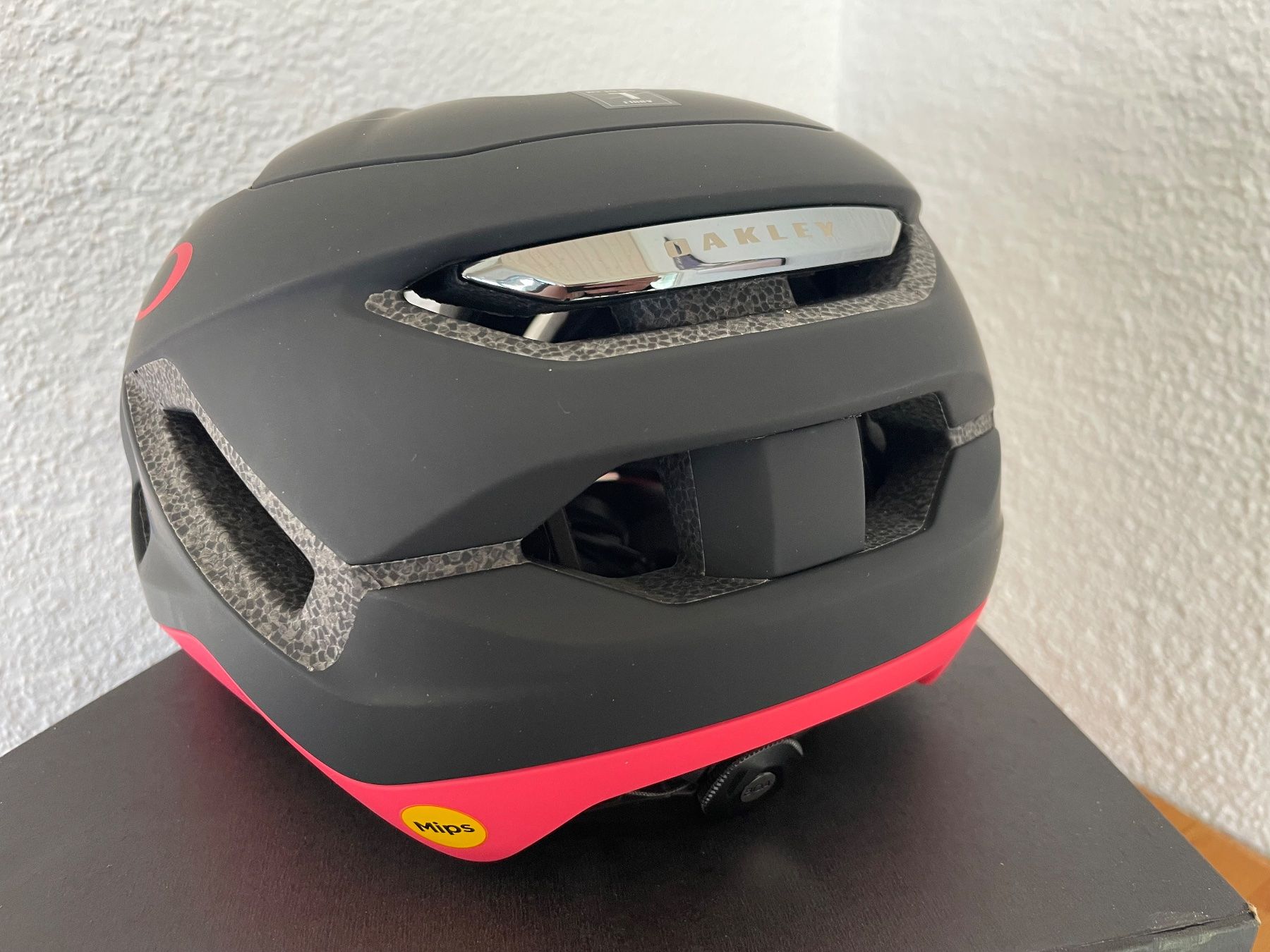 Oakley Caschi: Velohelm Oakley ARO5 Race  Size L – Nuovo e nell'imballaggio originale da Au ZH venduto da zdv 6