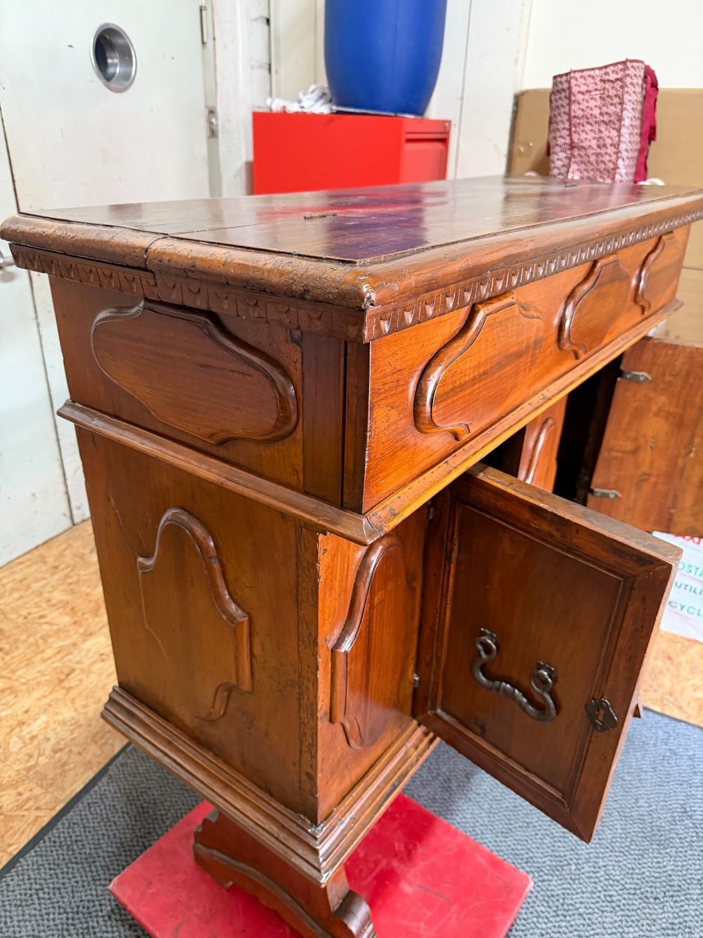 Commodes: Kurioses Antikes Möbelstück – D'occasion à Ebikon par Berku 6