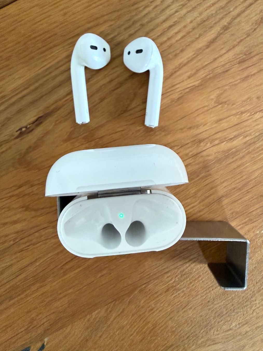 Apple Cuffie: APPLE AirPods 2 – Usato da Lausanne venduto da Nine1982 1