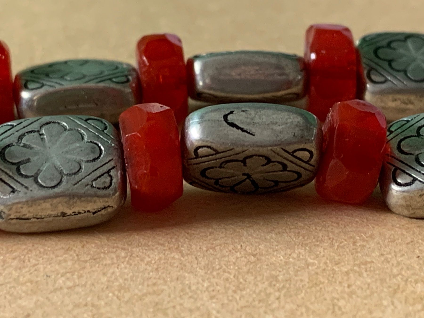 Bracciali & Braccialetti: Armband Silbrige Blumenplättli – Usato da Dittingen venduto da Bijoubelle 9