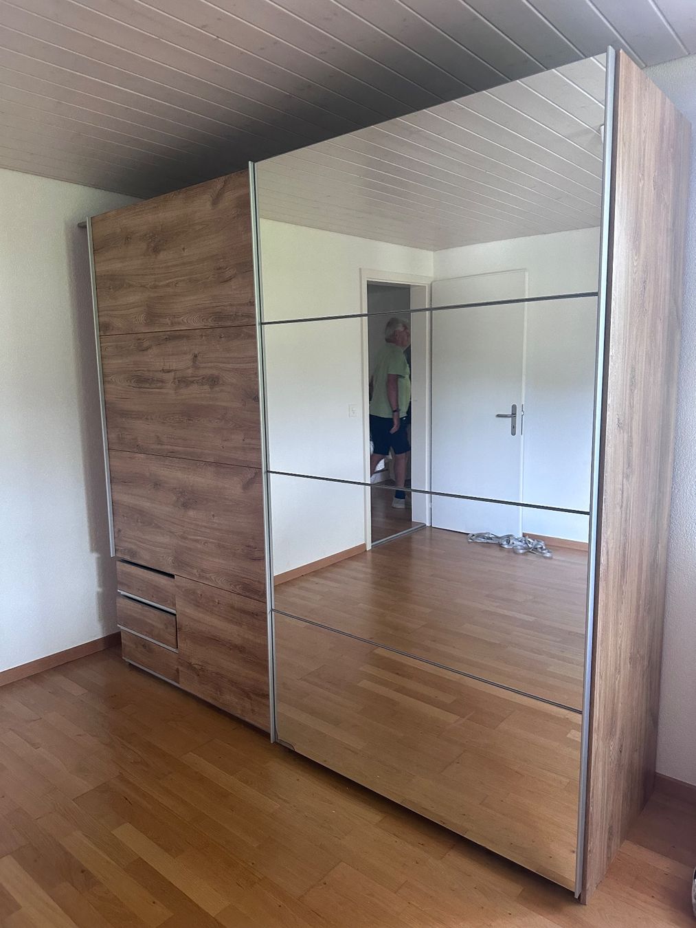 Armadi: Schwebetürenschrank – Usato da Hinwil venduto da Trixli1