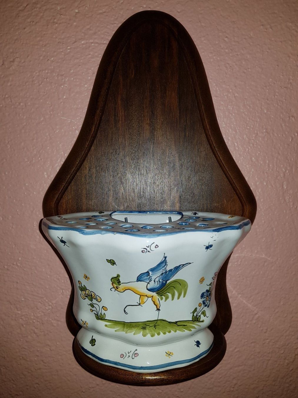Vasi & Recipienti: Pique fleurs mural en faïence Moustiers – Usato da Cossonay-ville venduto da Super-Price-Quality