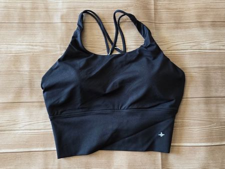 Halara │ Sport-BH Top │ M  │ Strappy-Rücken & Cut-Out