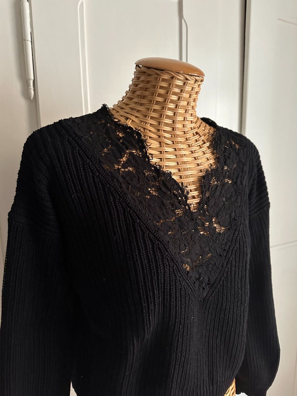 Only Maglioni & Felpe: ONLY - cropped Strickpullover schwarz mit Spitze XS – Usato da Zürich venduto da Diazaio 1