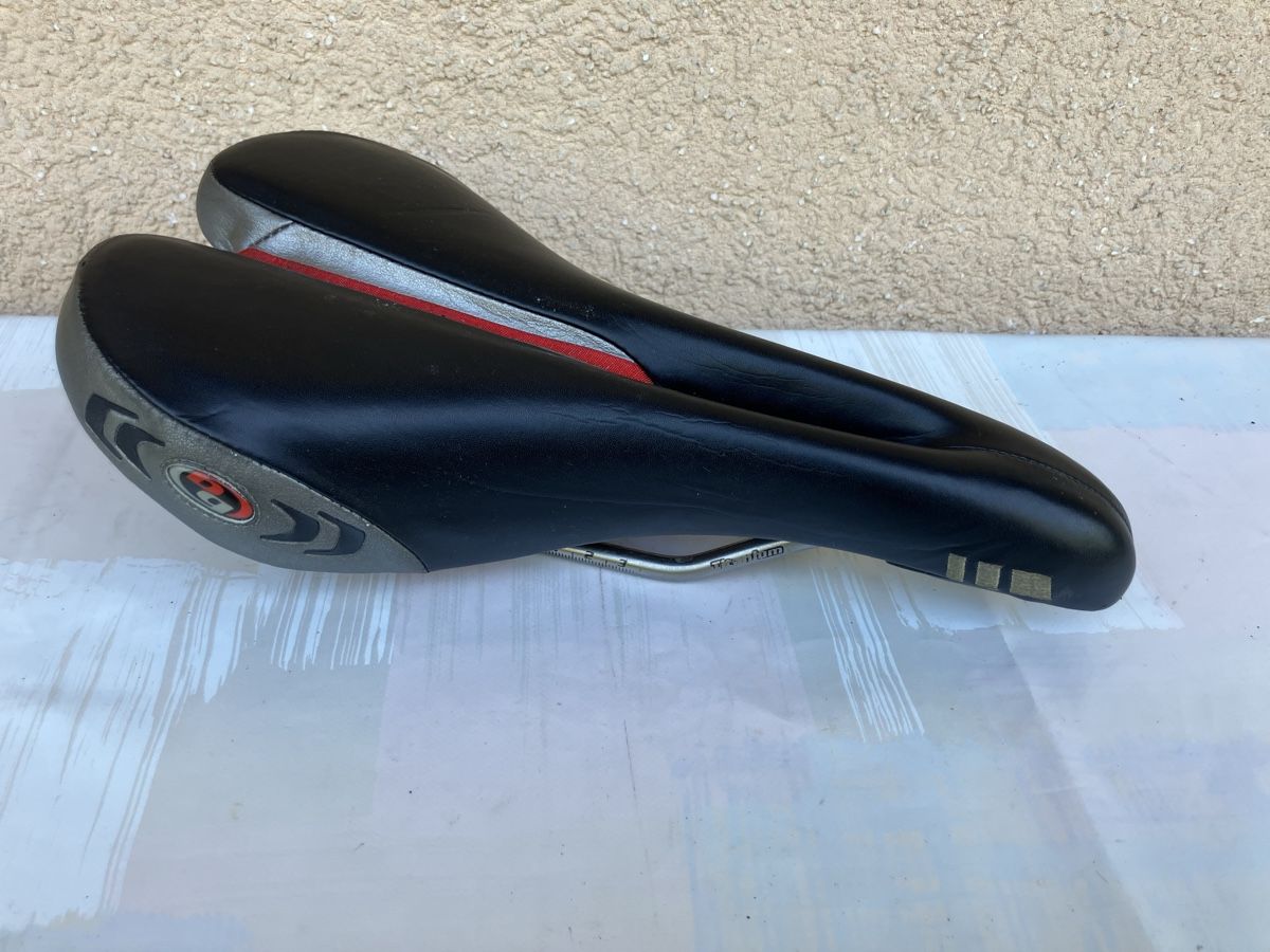 Specialized Ersatzteile: Specialized V-Groove Titanium Sattel – Gebraucht aus Trimbach von cendira