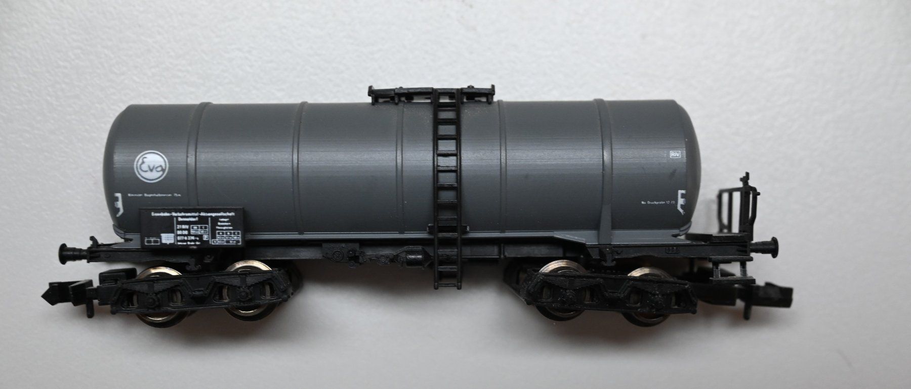 Fleischmann Modellini di ferrovie: 1 Tankwagen Eva Fleischmann N-Spur – Usato da Steffisburg venduto da Charlamov