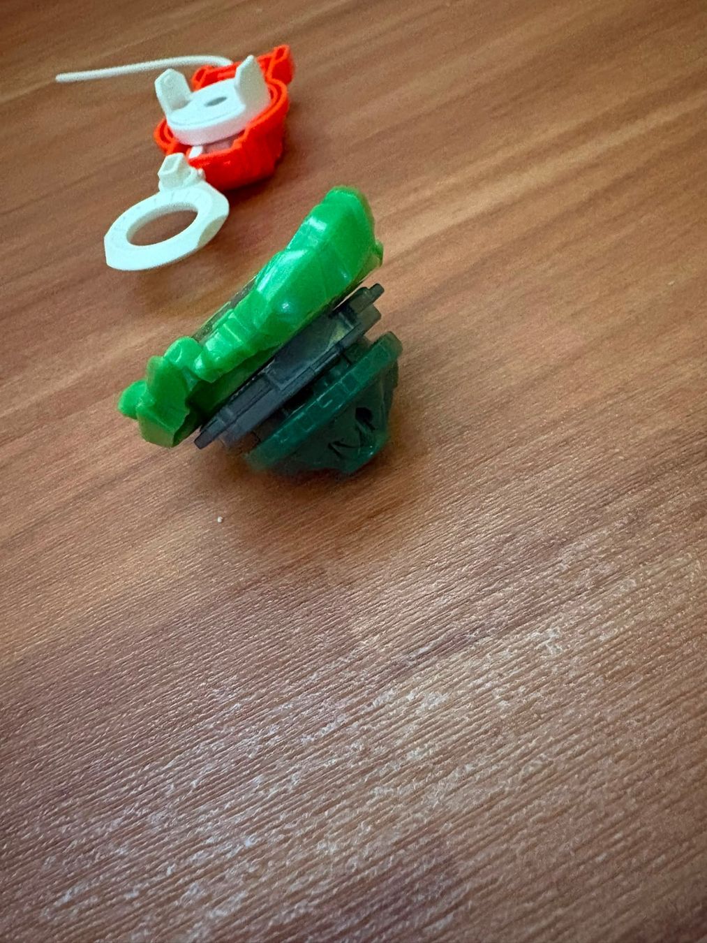 Spielzeuge: Original Hasbro Beyblade Burst Set – Kreisel + Launcher – Gebraucht aus Weinfelden von Automediator 3