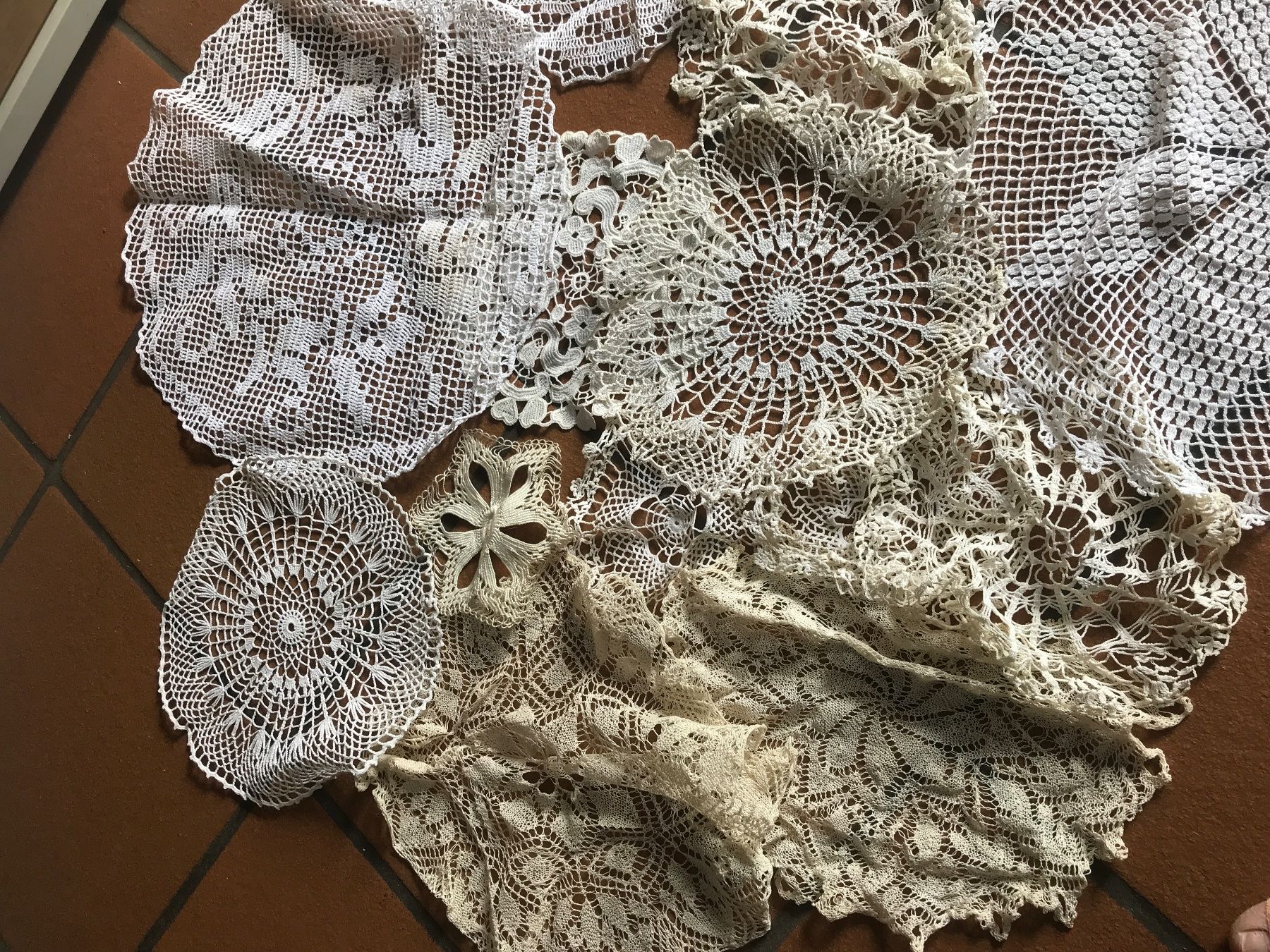 Sottobicchieri: Diverse Sammlung von vintage Deckchen, gehäkelt – Usato da Wettingen venduto da Andres54 1