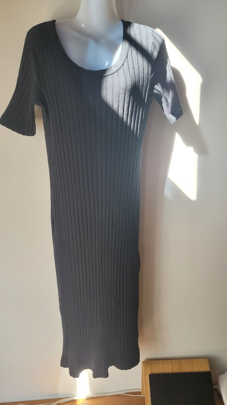 Vestiti: Rippstrick Kleid schwarz Zaida Grösse 40 – Usato da Horgenberg venduto da Klatschmohnmaria 1
