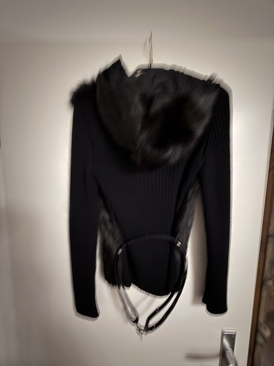 Prada Giacche: Prada Kapuzenpulli aus Fell Grösse 42 neu. – Nuovo (secondo la descrizione) da Riehen venduto da sirubin 5